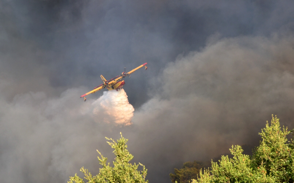 φωτιά-στην-αχαΐα-μαίνεται-ανεξέλεγκτ-561453172