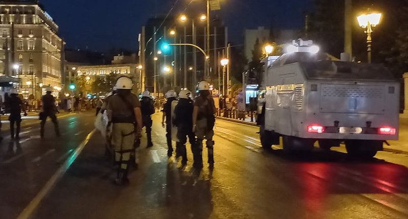 Πλατεία Συντάγματος: Επεισόδια στην συγκέντρωση των αντιεμβολιαστών-1