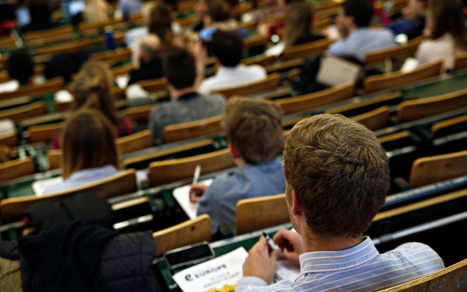 πανελλαδικές-2021-τα-θολά-σημεία-των-ελάχ-561444895