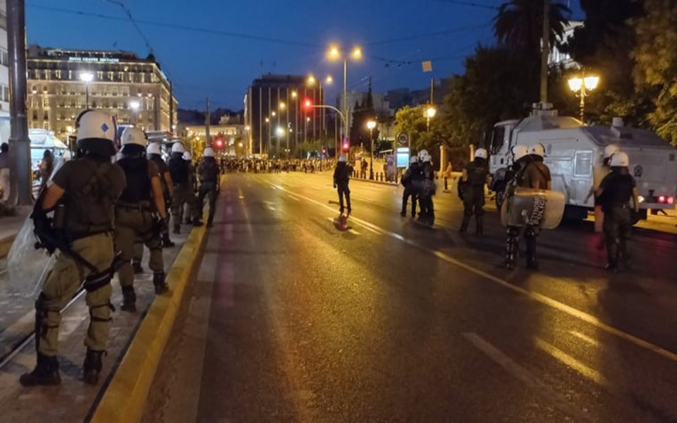 Πλατεία Συντάγματος: Διαδήλωση αντιεμβολιαστών, κατώτερη των προσδοκιών-3