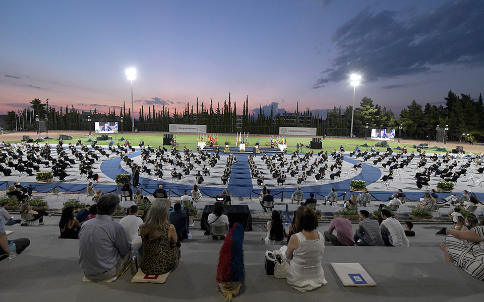 alba-commencements-2020-οι-απόφοιτοι-του-alba-έτοιμοι-να-διαμ-561430795