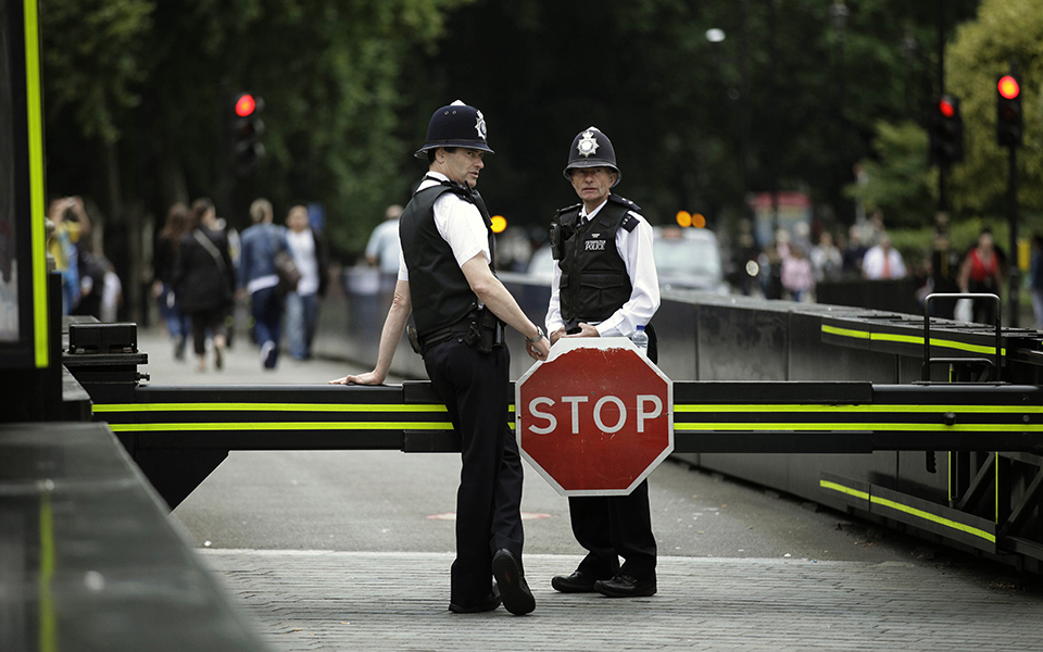βρετανός-σκότωσε-δύο-αδελφές-για-να-κε-561424249