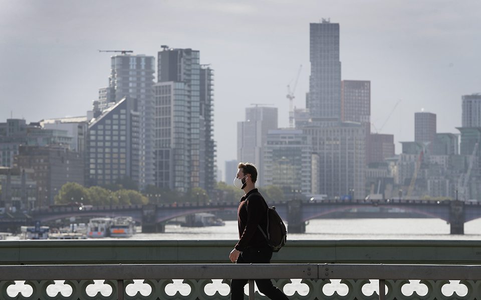 κορωνοϊός-εκτόξευση-των-κρουσμάτων-π-561434053