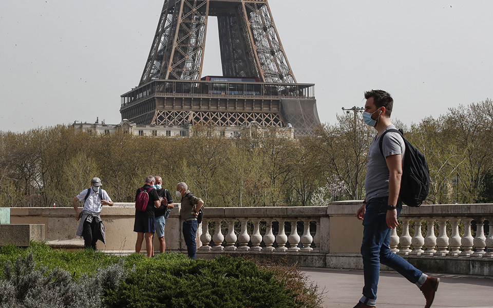 ο-πύργος-του-άιφελ-ανοίγει-ξανά-για-του-561435427