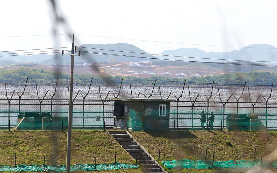 νότια-και-βόρεια-κορέα-αποκαθιστούν-τ-561447829