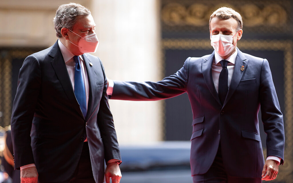 μακρόν-ντράγκι-στο-τιμόνι-της-ε-ε-μετ-561450223