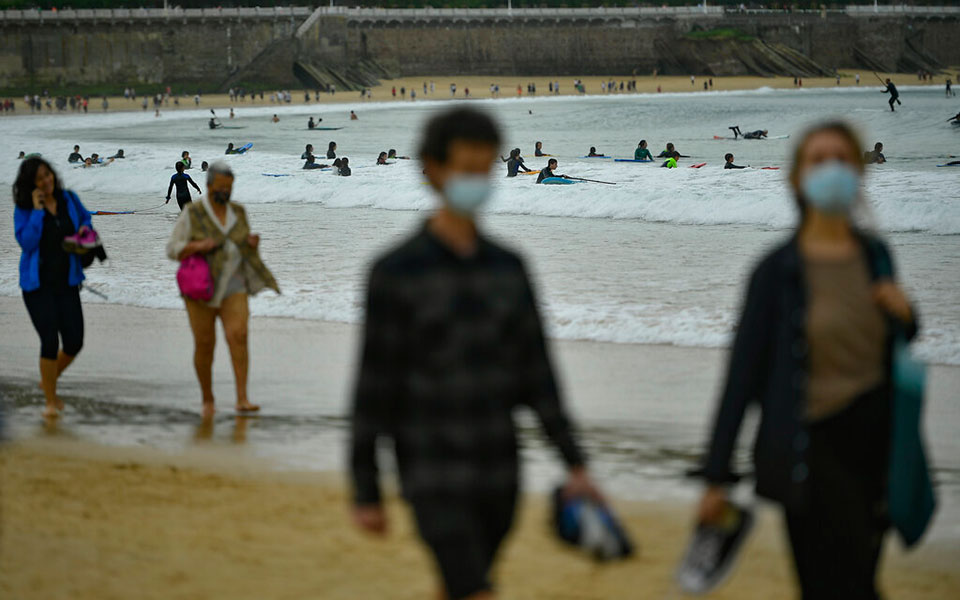 Η μετάλλαξη Δέλτα πολιορκεί τον πλανήτη: Οι εφιαλτικές προβλέψεις για έκρηξη κρουσμάτων-3