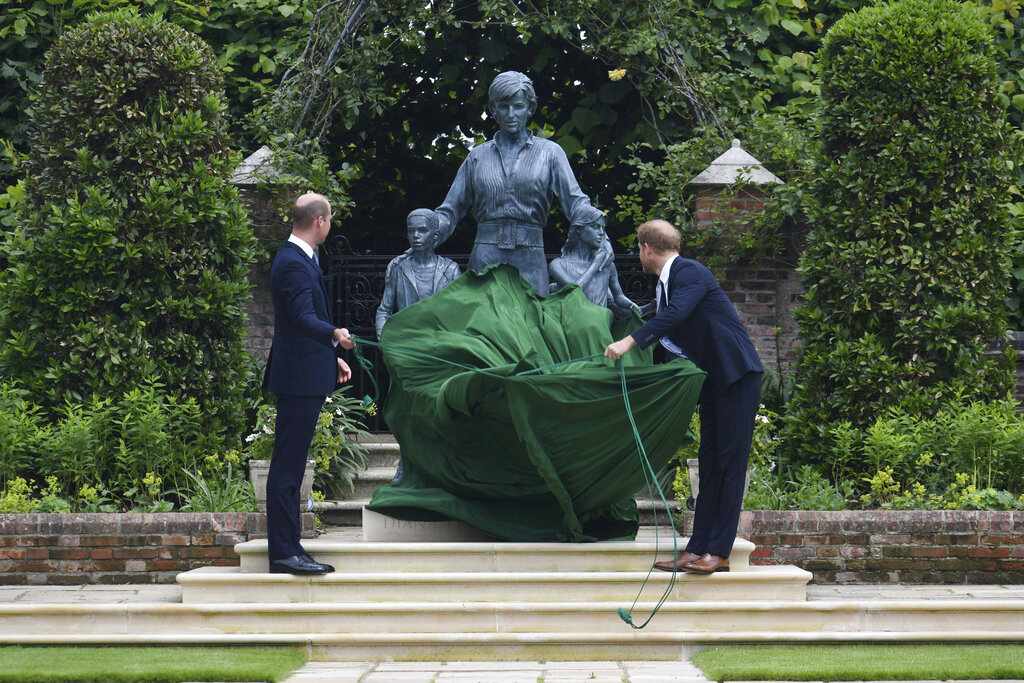 Η έμπνευση του γλύπτη για το άγαλμα της Νταϊάνα που διχάζει (εικόνες – βίντεο)-1