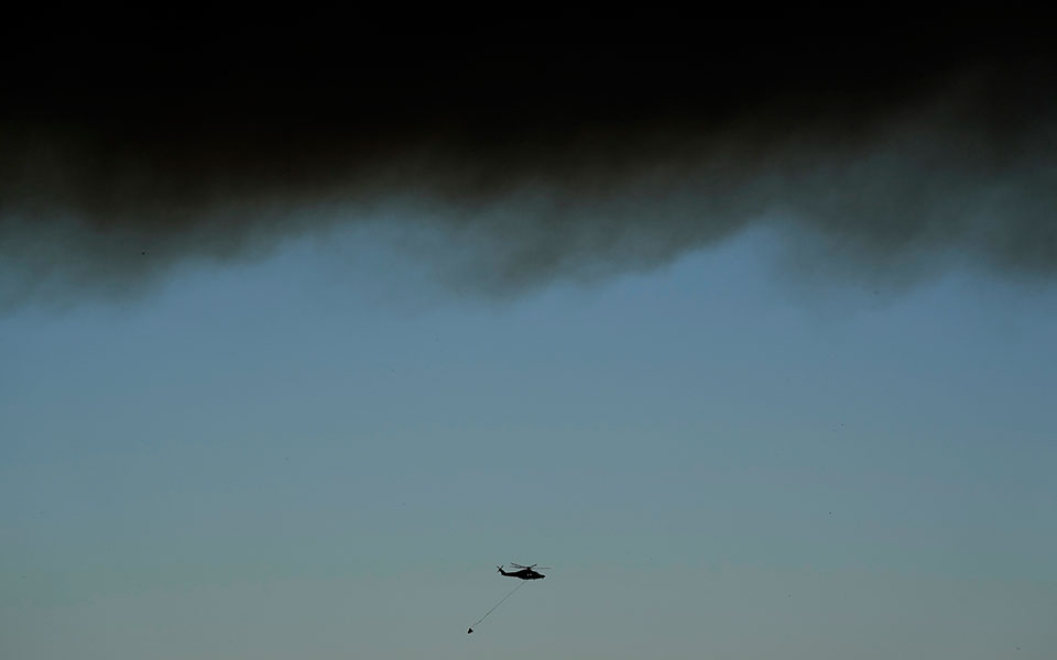 πυρκαγιά-στην-κύπρο-εκκενώνονται-σπ-561427477