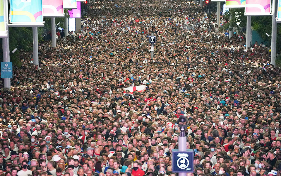 οι-άγγλοι-βιάζονται-να-ξεχάσουν-την-πα-561427075