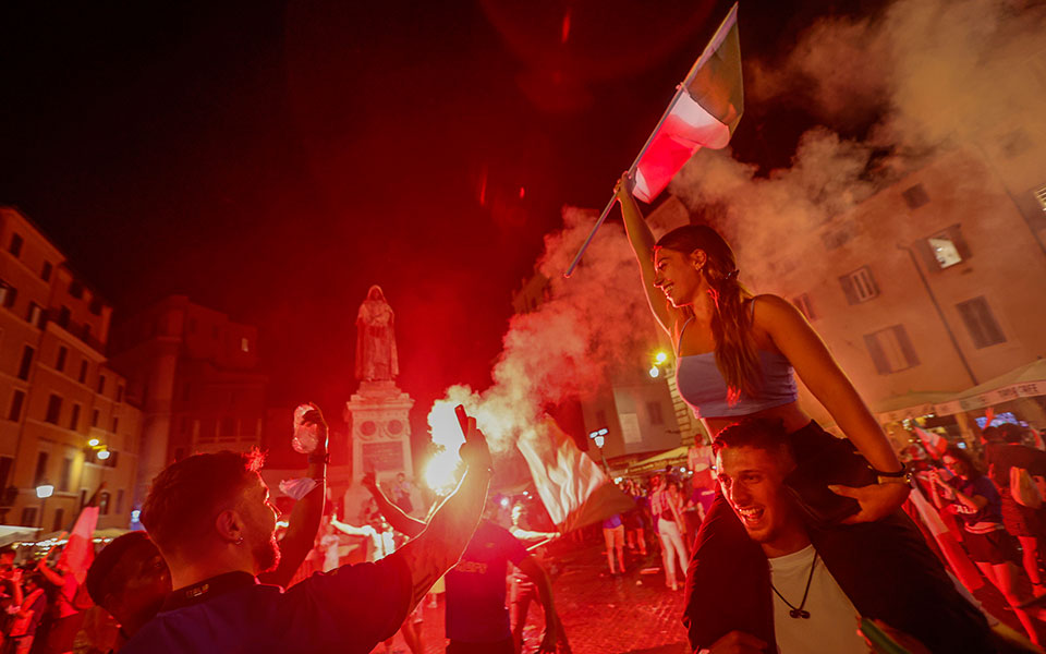 Euro 2020: Ολονύχτιοι πανηγυρισμοί στην Ιταλία (βίντεο, φωτογραφίες)-2