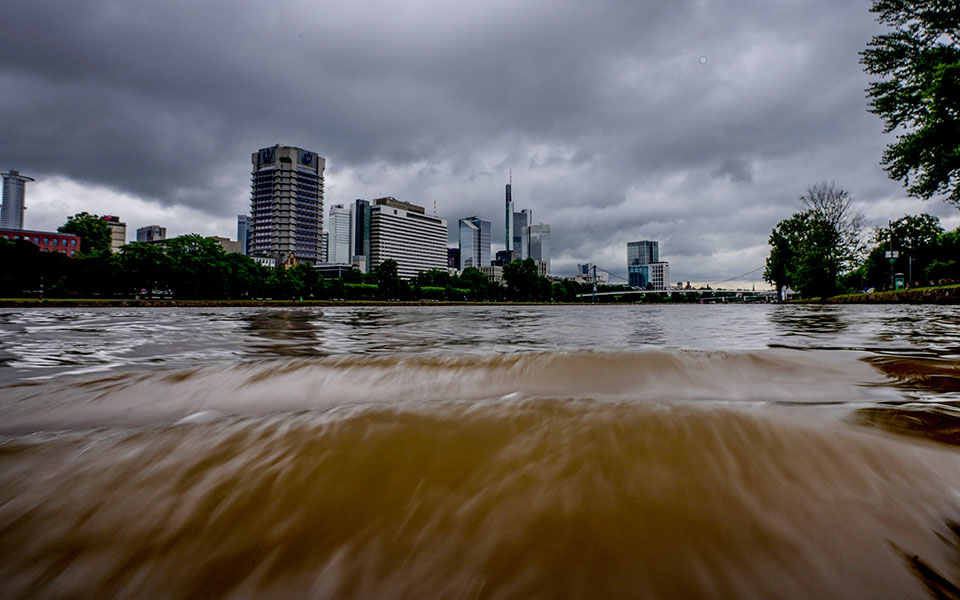 πλημμύρες-στη-γερμανία-ελάχιστες-πι-561441178