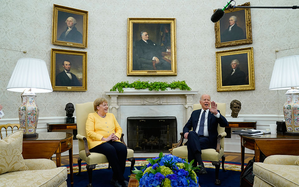 ο-τζο-μπάιντεν-υποδέχθηκε-την-άγκελα-μ-561435058