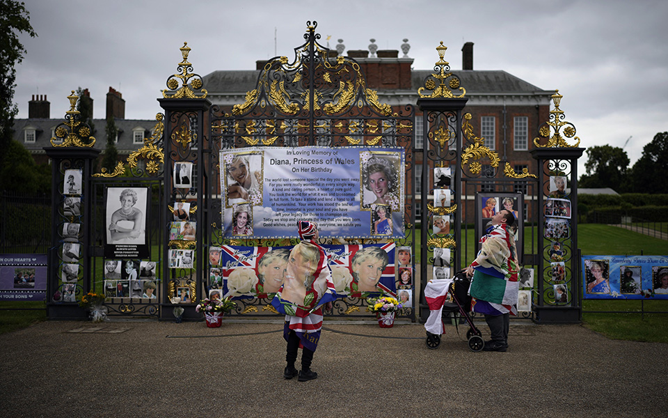 Αποκαλυπτήρια για το άγαλμα της Νταϊάνα στους κήπους του Κένσιγκτον (εικόνες)-3
