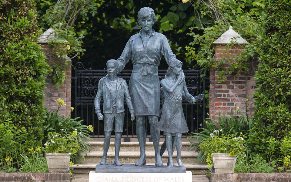 η-έμπνευση-του-γλύπτη-για-το-άγαλμα-της-561419071