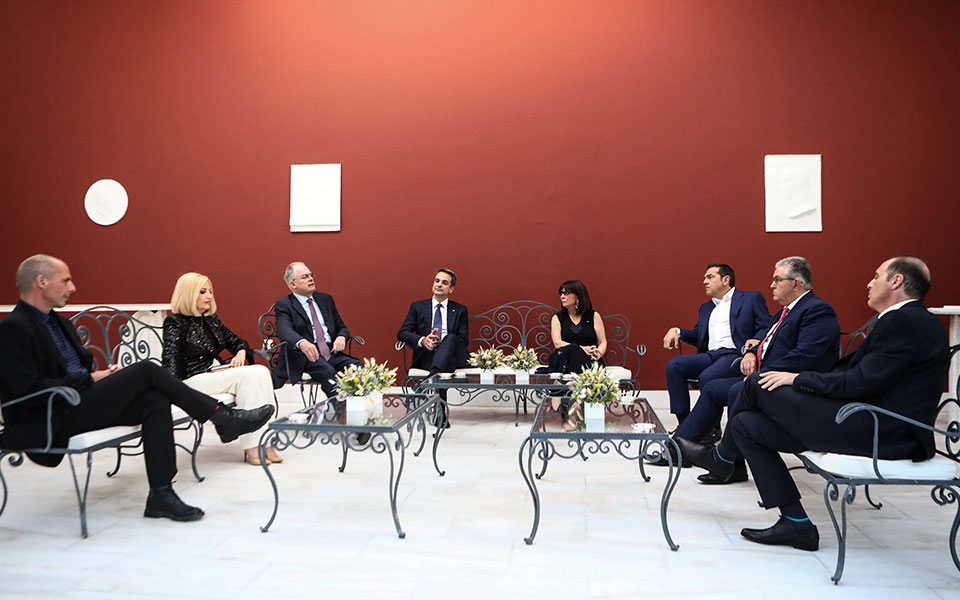 προεδρικό-μέγαρο-γιορτή-με-αυστηρό-πρ-561444316