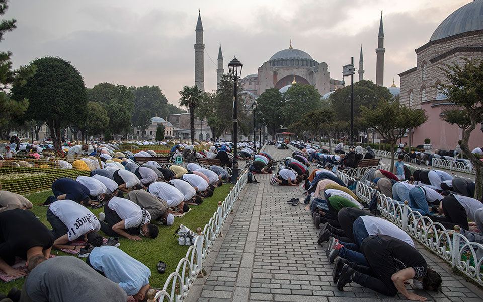 ελπιδοφόρος-για-αγία-σοφία-θρηνούμε-έ-561443701