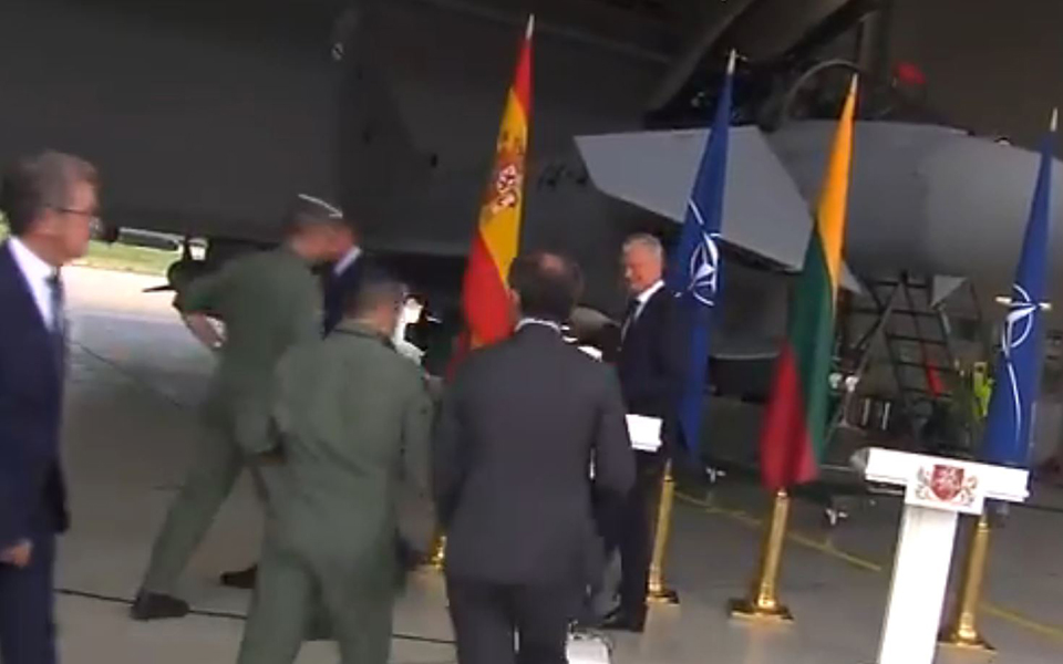 βίντεο-απόδραση-από-τη-συνέντευξη-τ-561426652