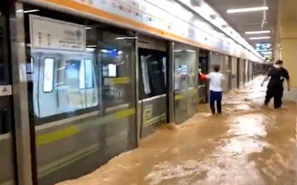 κίνα-σκηνές-αποκάλυψης-στο-μετρό-από-τ-561441457