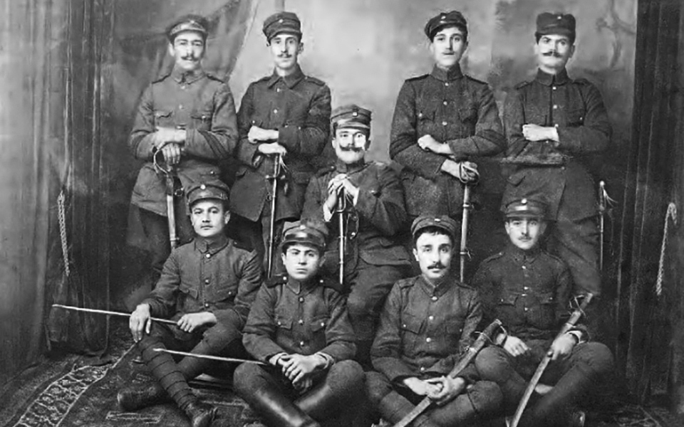 μια-πόλη-φτιαγμένη-από-πηλό-561421750