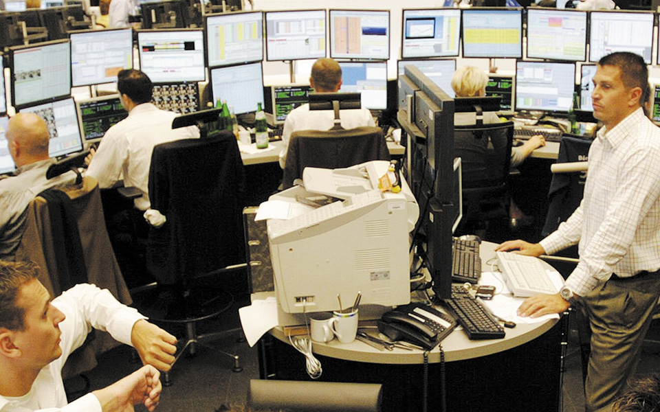 πτώση-στη-σκιά-της-μετάλλαξης-δέλτα-561417715