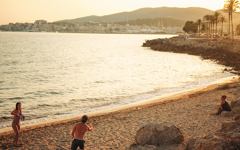 η-κατάρρευση-του-τουρισμού-κοστίζει-π-561418306