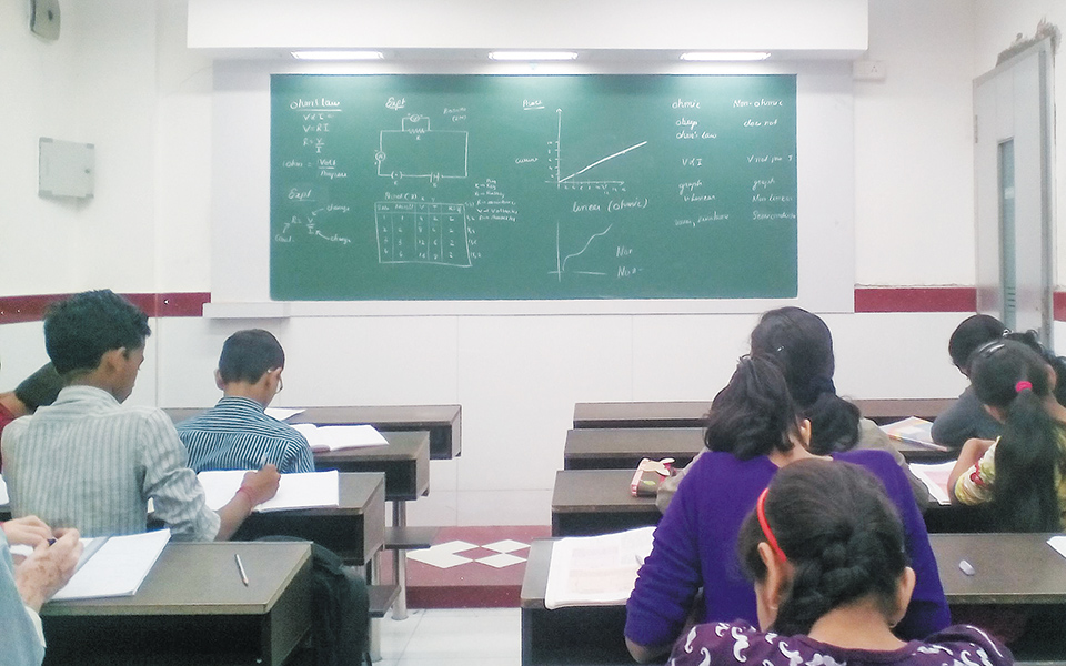 νέο-σχολείο-πολλαπλά-βιβλία-μαθητικά-561418144