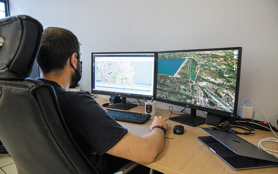 στα-άδυτα-των-ψηφιακών-πειστηρίων-561421345