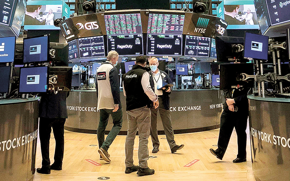 15-τρισ-δολάρια-η-αξία-εξαγορών-και-συγχ-561419257