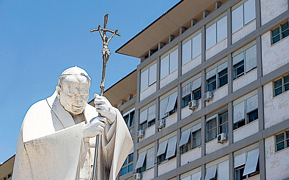 πάπας-φραγκίσκος-χειρουργήθηκε-στο-έ-561423133