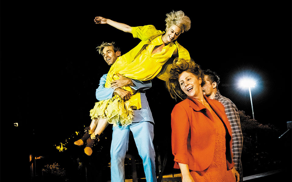 oι-ποιητές-θα-σώσουν-την-πόλη-561424774