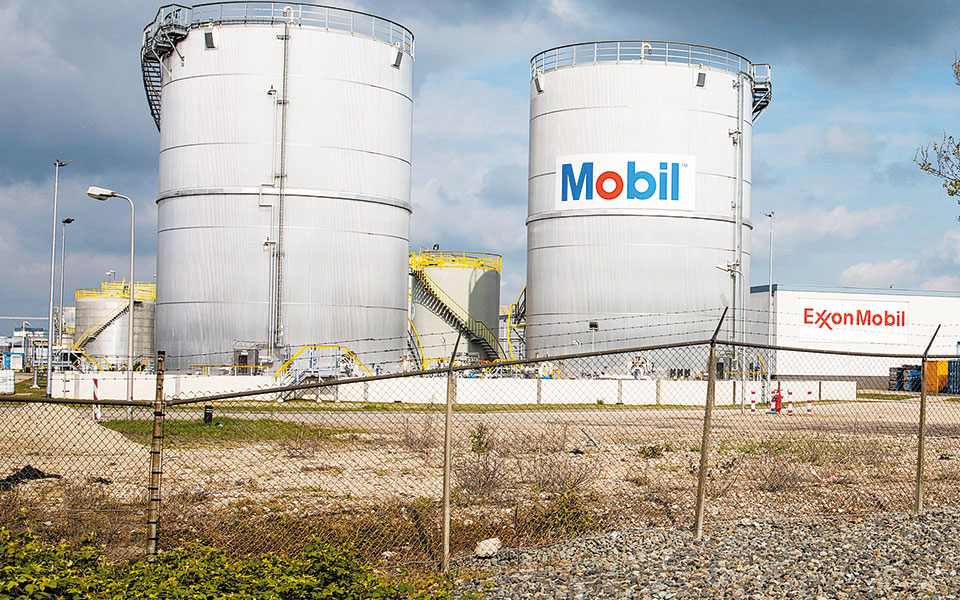 πετρελαϊκοί-όμιλοι-εκποιούν-περιουσ-561424708