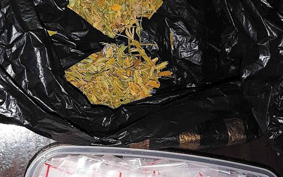 ένστολος-σε-κύκλωμα-ναρκωτικών-561424456