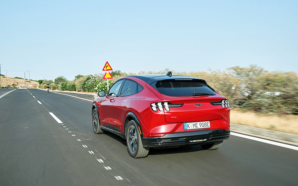 Η θρυλική Mustang έχει… ρεύμα-2