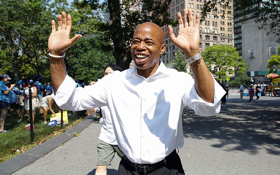 νέα-υόρκη-στον-eρικ-aνταμς-το-χρίσμα-των-561425767