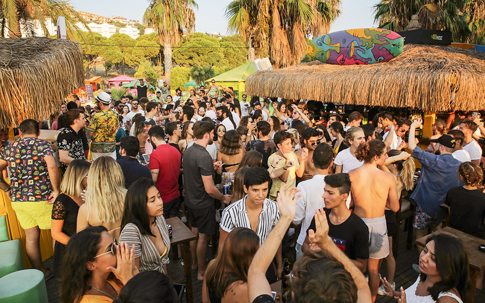 σήκω-πάνω-κάτσε-κάτω-561429319