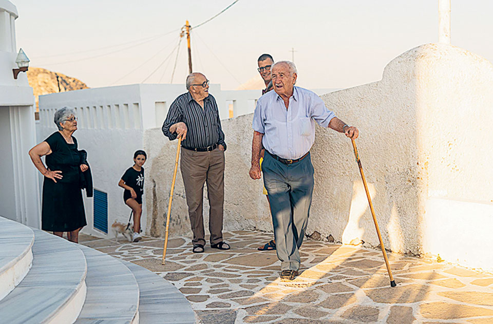 «Φαινόμενα»: Η Ανάφη γίνεται ξανά φιλόξενη στέγη για τη σύγχρονη τέχνη-1