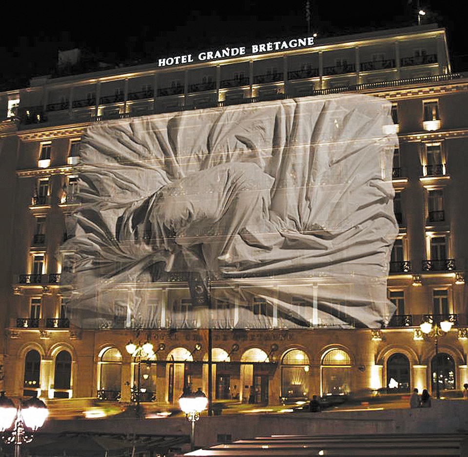 Η νέα εγκατάσταση της εικαστικού Μαρίας Φραγκουδάκη μας περιμένει στο αεροδρόμιο Ελ. Βενιζέλος-1