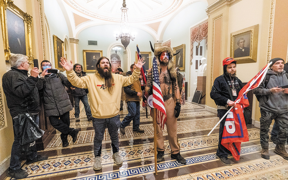 οπου-δεν-πίπτει-λόγος-πίπτει-βελόνα-561430075