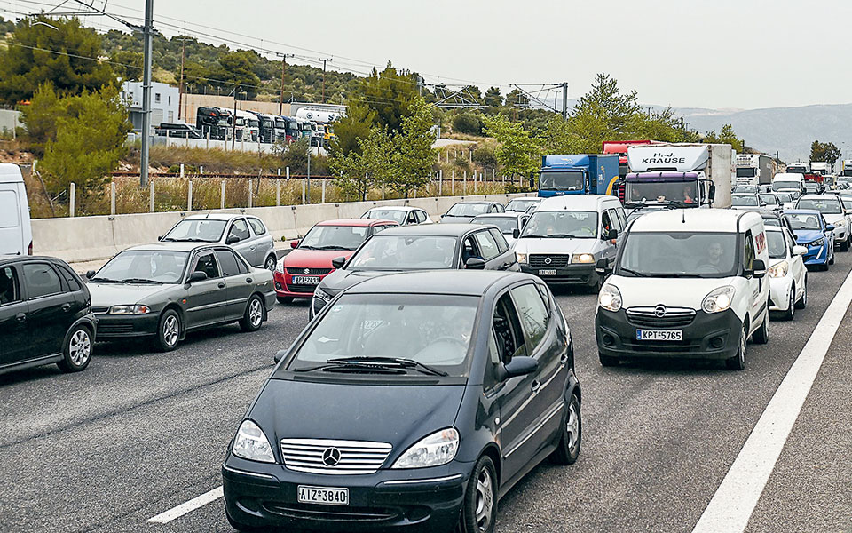 Πωλήσεις αυτοκινήτων: Οι έλληνες αγόρασαν 330 Τesla-1