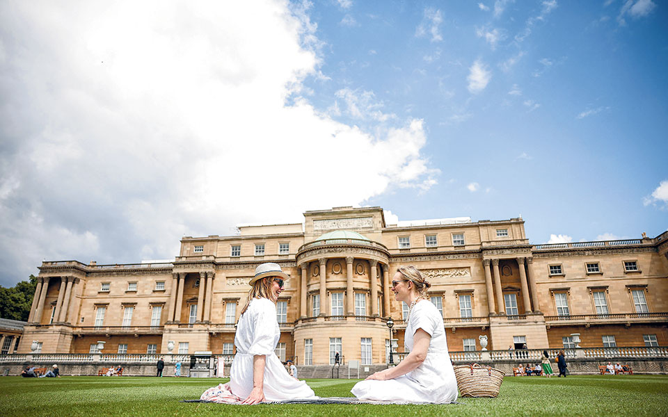 πικνίκ-στο-γρασίδι-του-μπάκιγχαμ-561428428