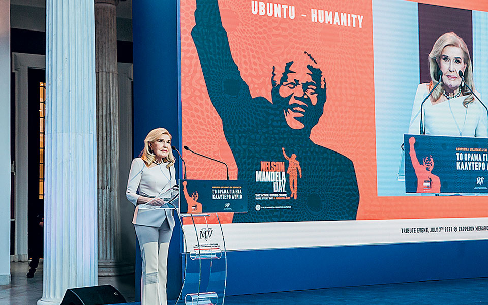 h-ελλάδα-τίμησε-την-πνευματική-παρακατ-561432010