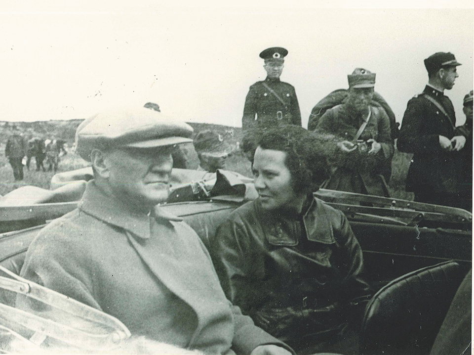 Ο Κεμάλ Ατατούρκ και η κόρη του-1