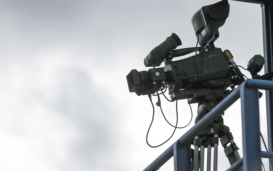 ποδόσφαιρο-νέος-παίκτης-στα-τηλεοπτι-561432604