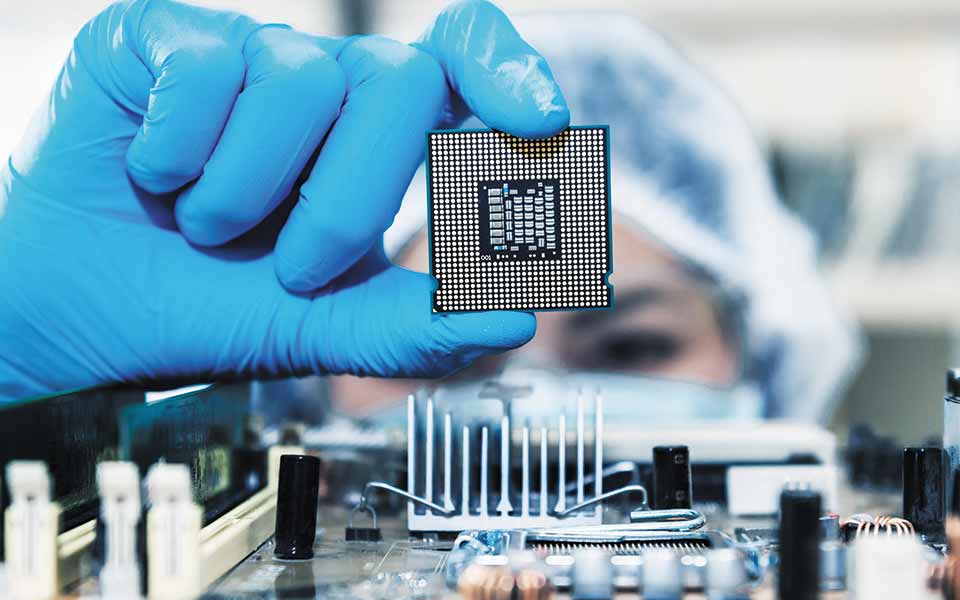 η-τεχνολογία-των-ημιαγωγών-και-η-δημοκ-561438151