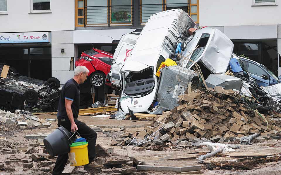 πλημμύρες-στη-γερμανία-σκηνές-κατακλ-561437446