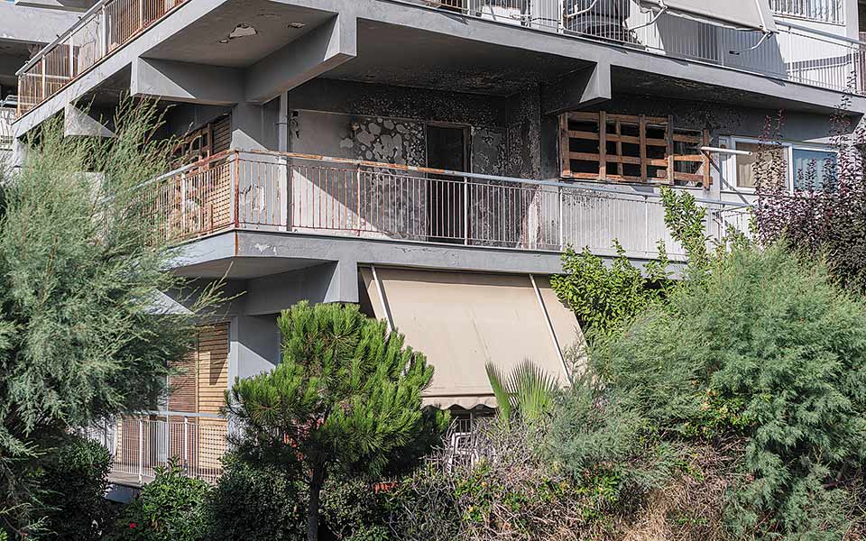 Τρία χρόνια μετά την πυρκαγιά στο Μάτι: Ακόμη κλείνουν πληγές-1