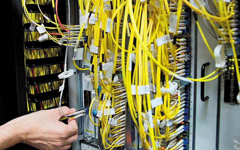 κόμβος-δικτύων-οπτικών-ινών-η-ελλάδα-561438139