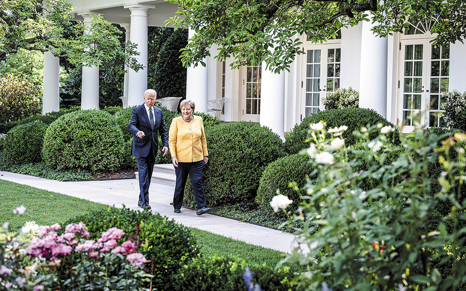 χαμόγελα-παρά-τις-διαφωνίες-μεταξύ-δύ-561437431