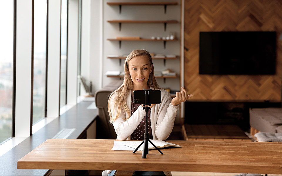 βιογραφικά-νέας-γενιάς-με-τikτok-561439303